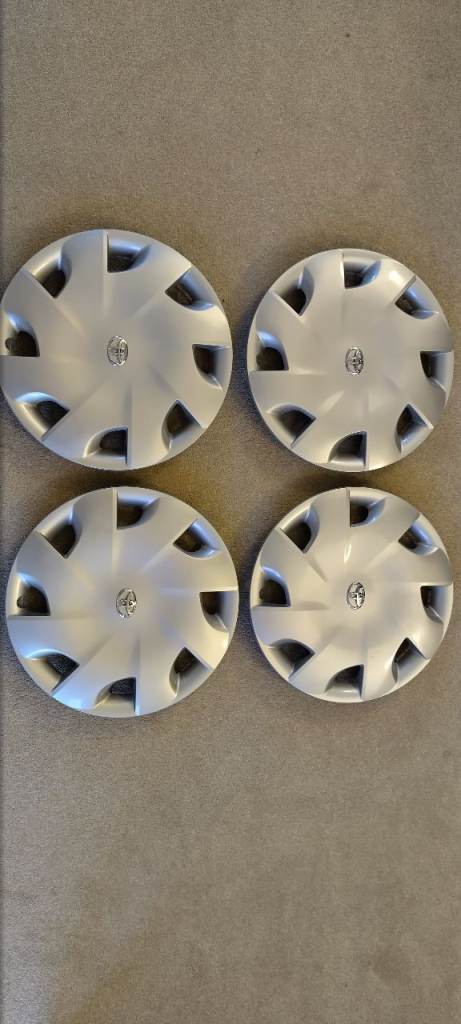 NEW Genuine Toyota 15 Wheel Trims Hub Caps UNUSED