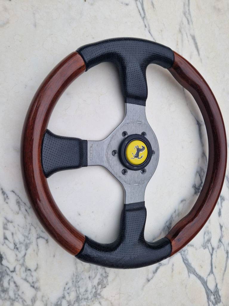 Momo Steering wheel , Ferrari badge 