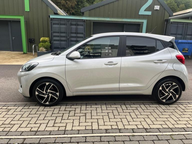 2022 Hyundai i10 1.0 Premium Euro 6 (s/s) 5dr HATCHBACK Petrol Manual