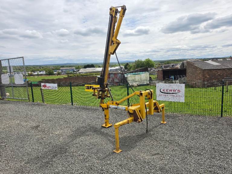 Tractor three way parmiter post stob knocker chapper