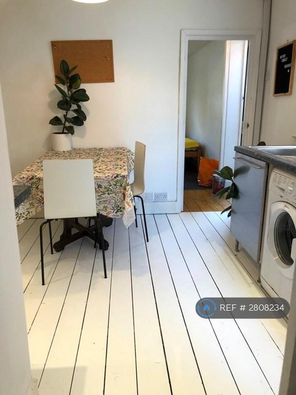 5 bedroom house in Acre Road, Kingston Upon Thames, KT2 (5 bed) (#2808234)