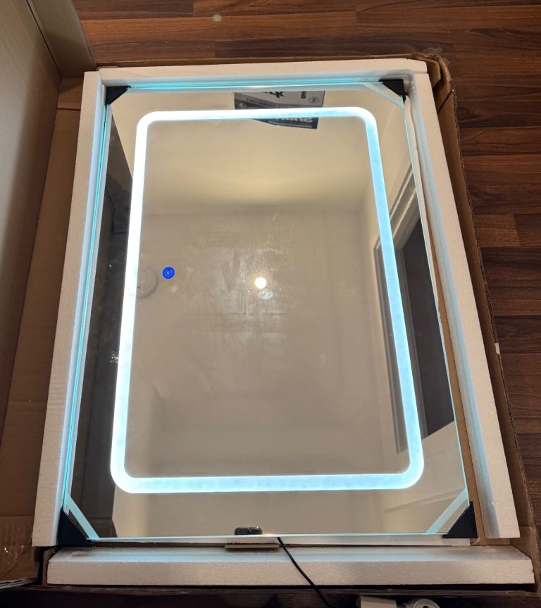LED Mirror – 80 × 60 cm – Excellent Condition