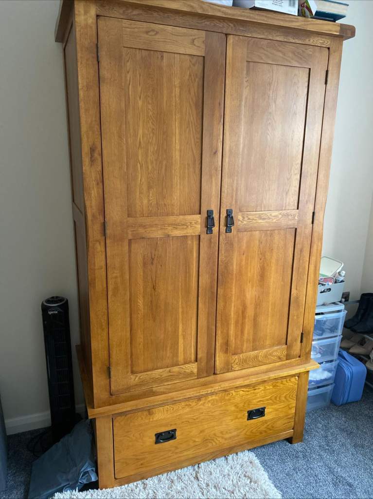 Chest of drawers & wardrobe 