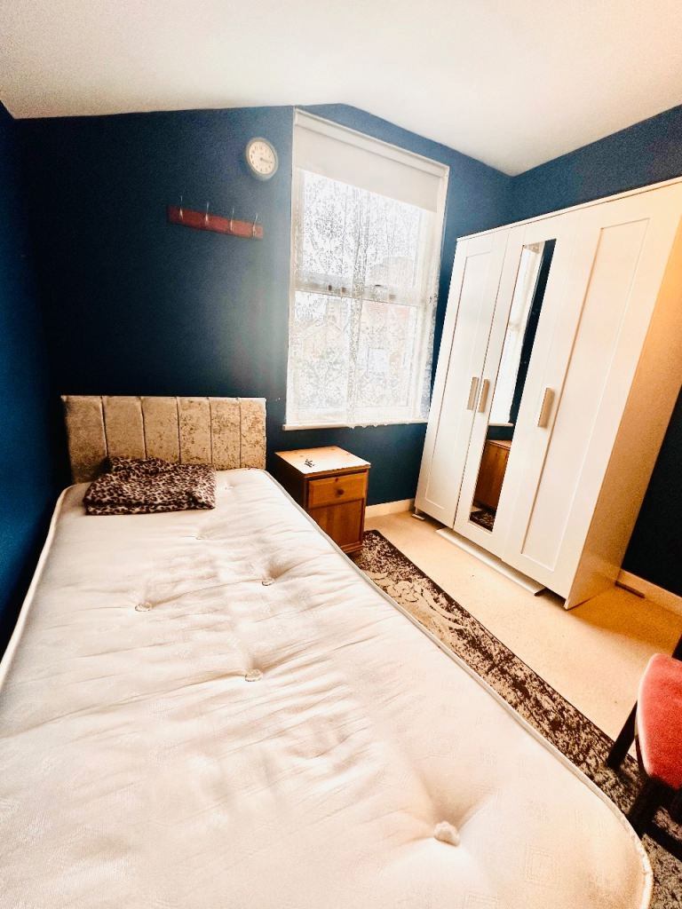 Spacious and Cosy Single Room for Rent in - CR0 1AD