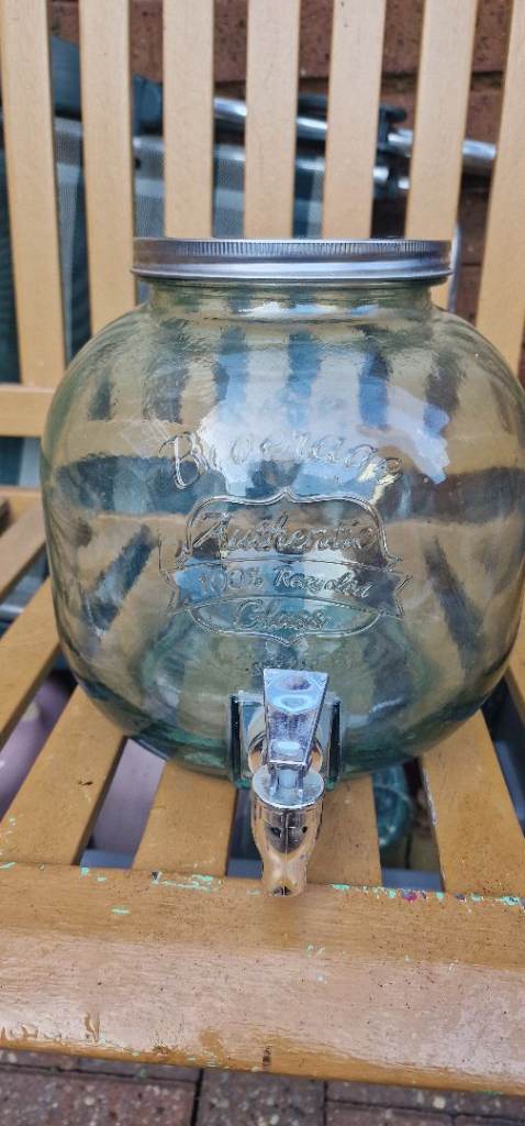 Drinks dispenser 