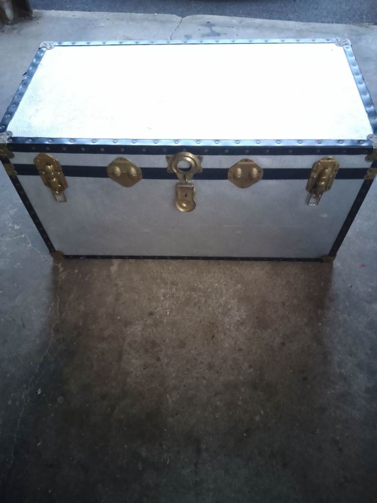 Good Condition Grey Metal Storage Trunk Chest – Vintage Style