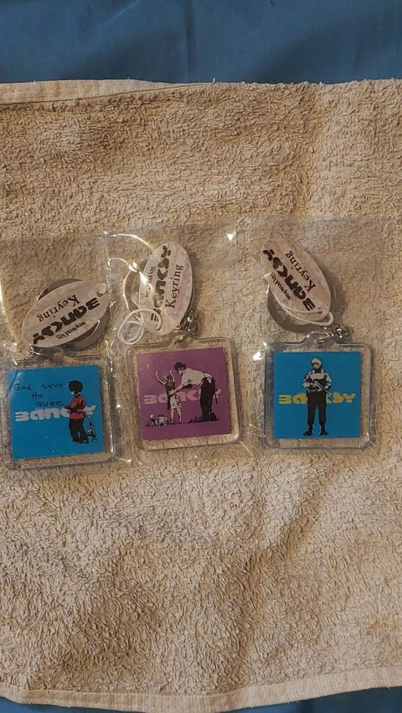 Banksy keyrings job lot X16 worth £80