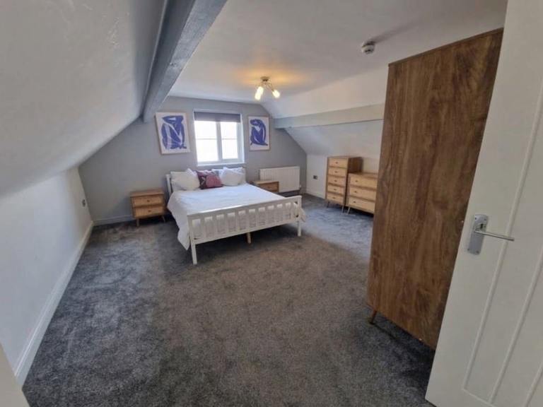 LEEDS ROOM AVAILABLE – BENEFITS ACCEPTED | UC • PIP • LCW