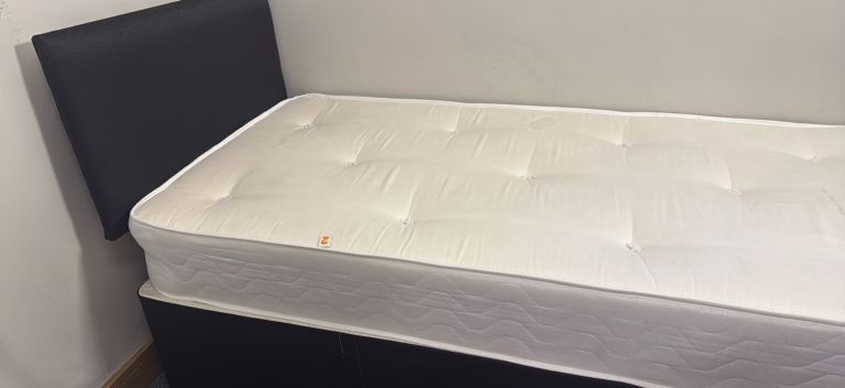 Single bed with mattress 