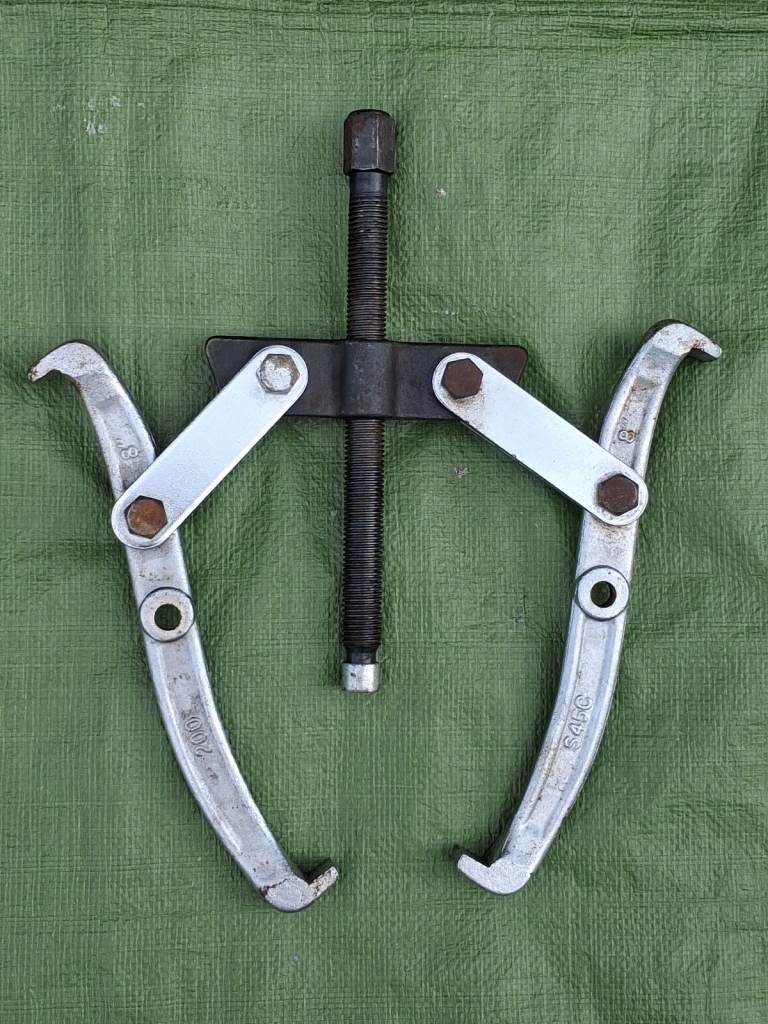 BRAKE DRUM or BEARINGS PULLER