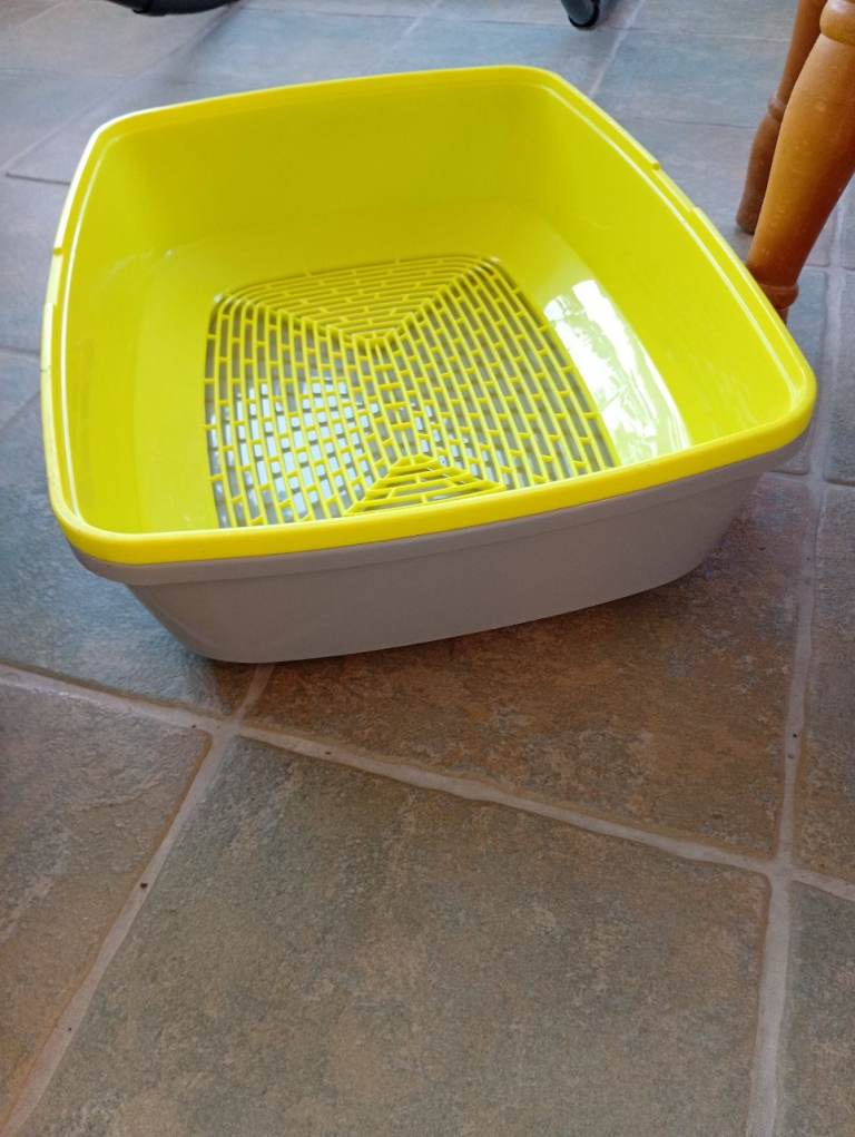 NEW large easy clean litter tray