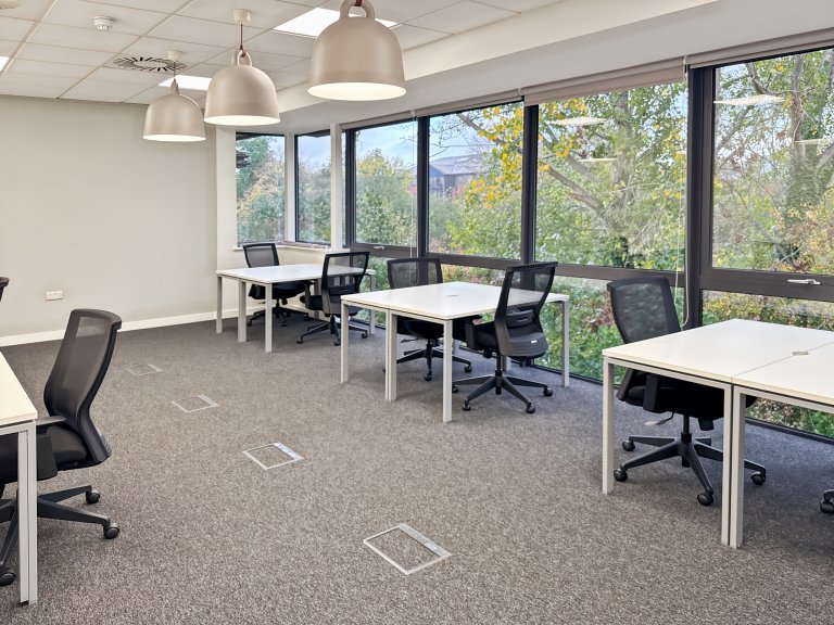 Taunton - TA12PX \ Spacious Office for Up to 15 Workstations