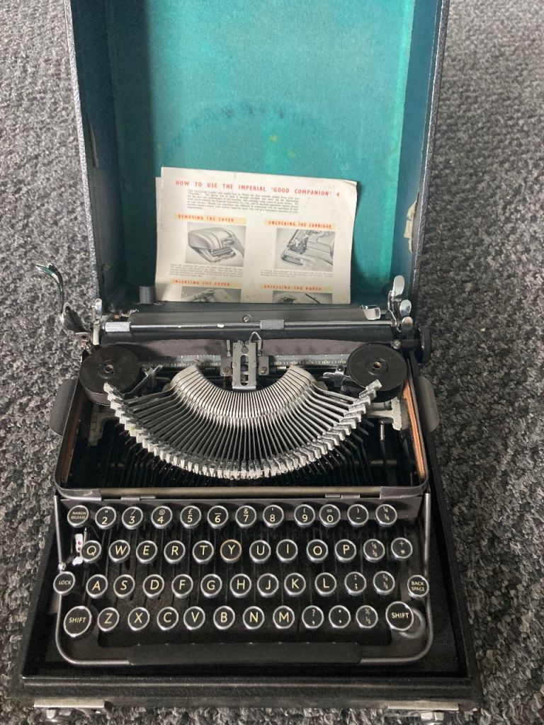 Imperial Good Companion Typewriter with Case – Good Condition