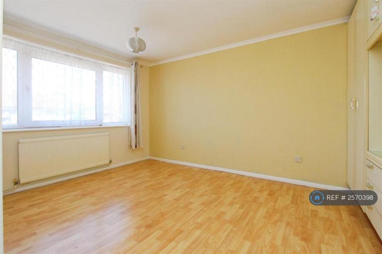 3 bedroom house in Prince Charles Avenue, Minster On Sea, Sheerness, ME12 (3 bed) (#2570398)