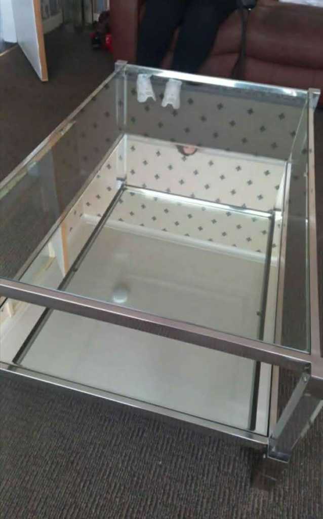 Glass coffee table 