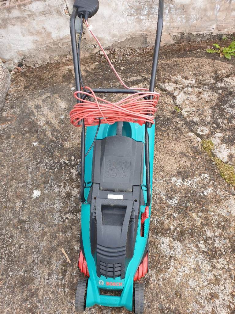 Bosch Rotak 34 1400w Lawnmower – excellent condition, ready for use.