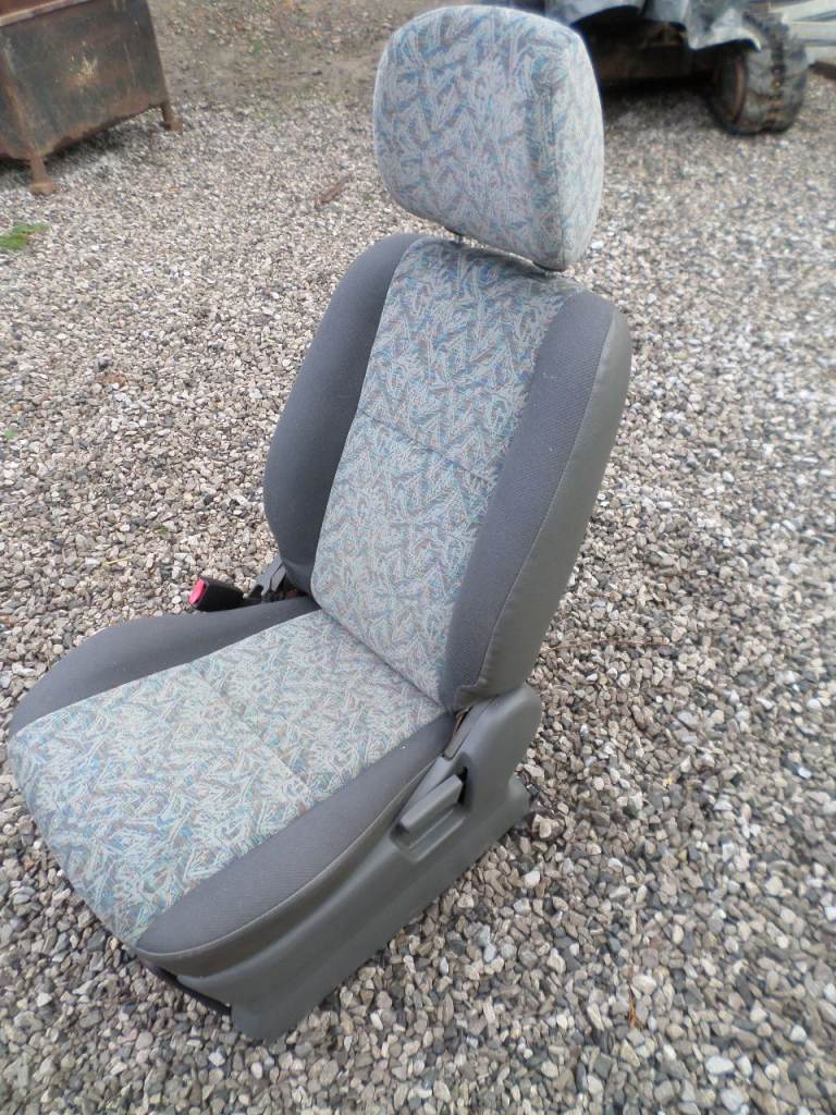 Suzuki Grand Vitara 2003 Passenger Seat with Headrest 