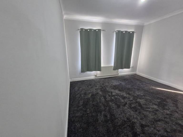 Spacious 2-Bed Terraced House for Rent in Luton (LU3)
