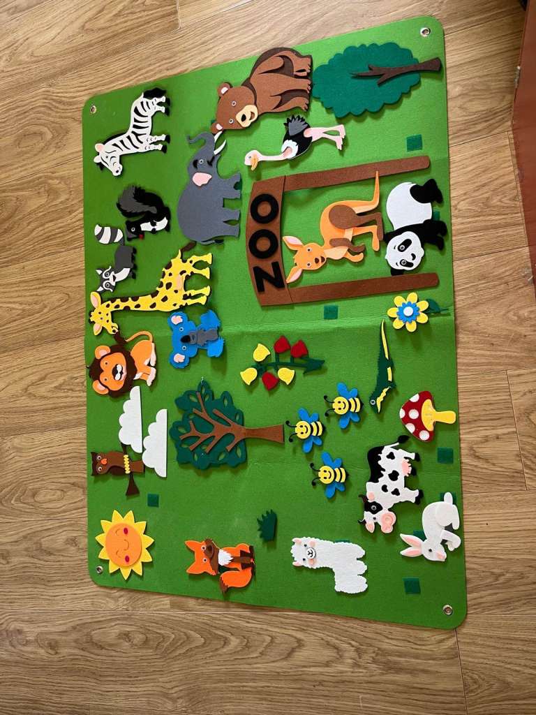 Felt Zoo Animal Play Mat with Detachable Figures – As Good As New