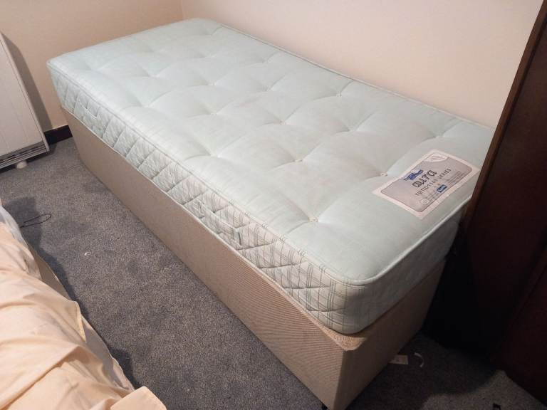 Single bed and matress 
