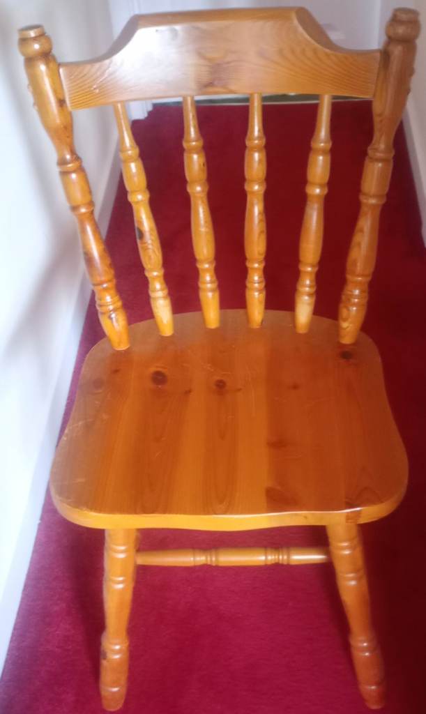 Pine chair with cushions