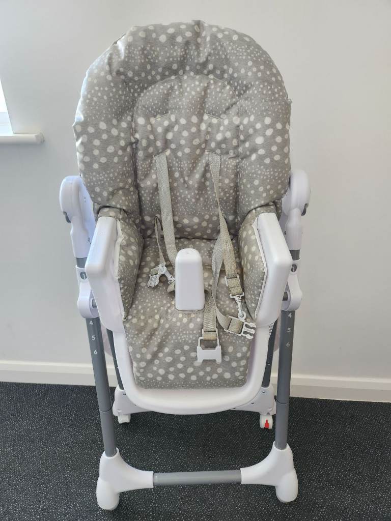 High chair, removable snack tray, storage hanging basket 