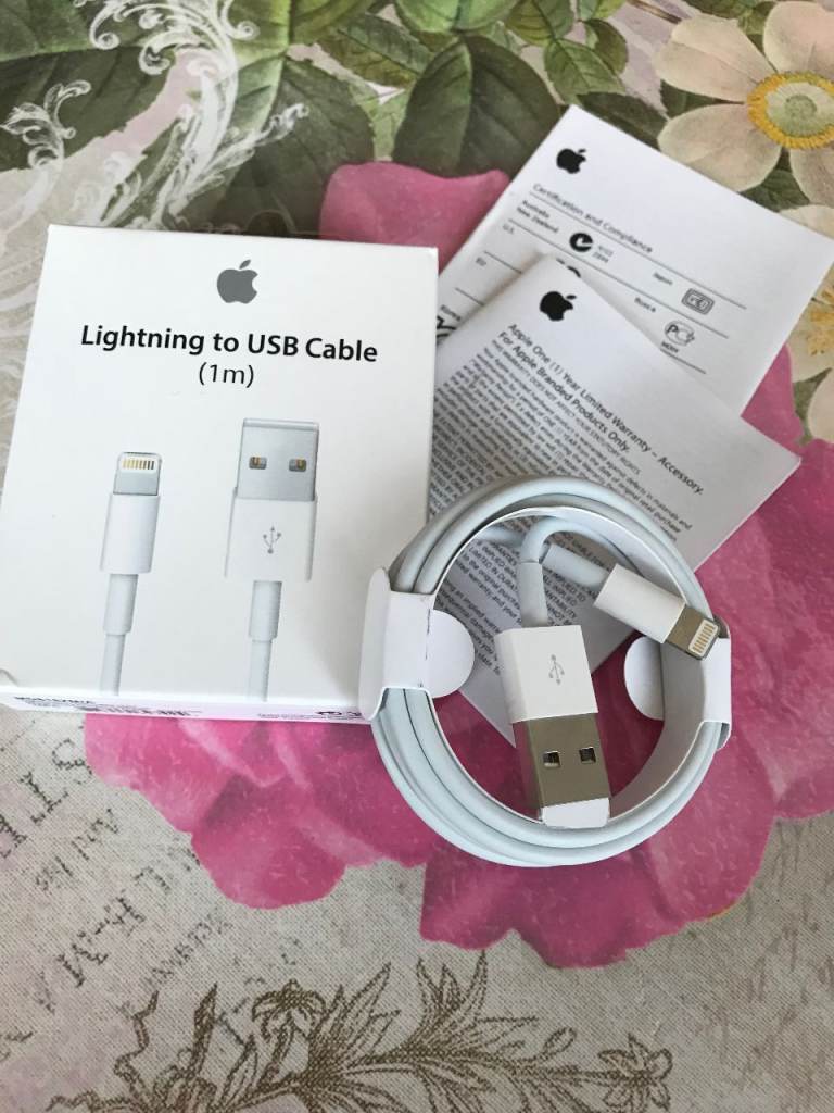 Clearance: Bulk Buy 300x Genuine Apple Lightning Cables 1-Meter in Retail Packaging