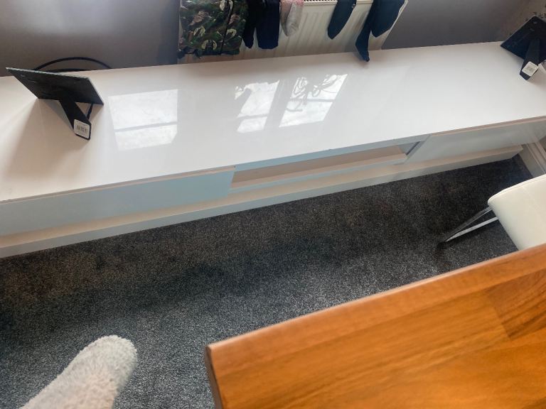 White Glossy TV Unit / Console Table