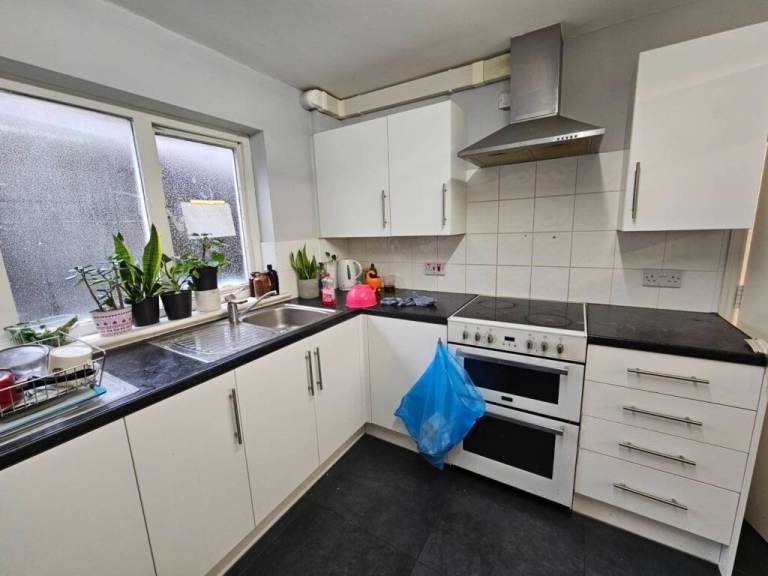 STUDIO FLAT HARLESDEN ROAD WILLESDEN NW10 