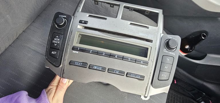 Toyota yaris2009 original radio CD player  