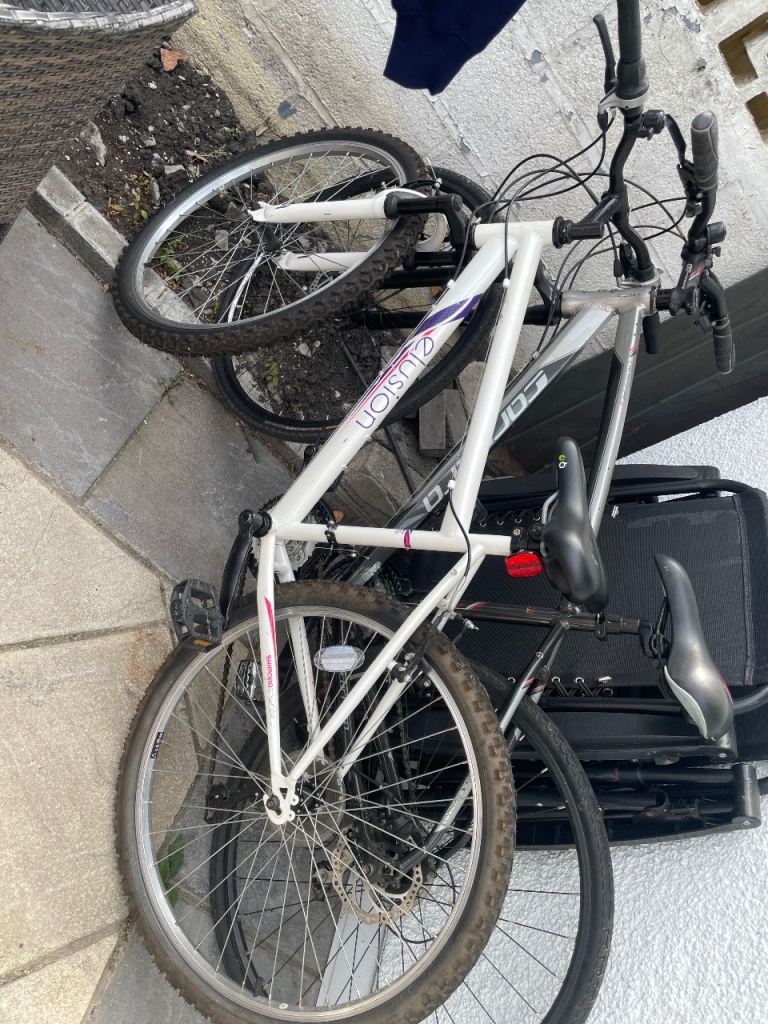 White Woman’s Apollo bike medium frame 