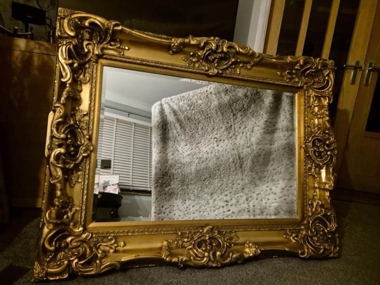Elegant vintage Mirror