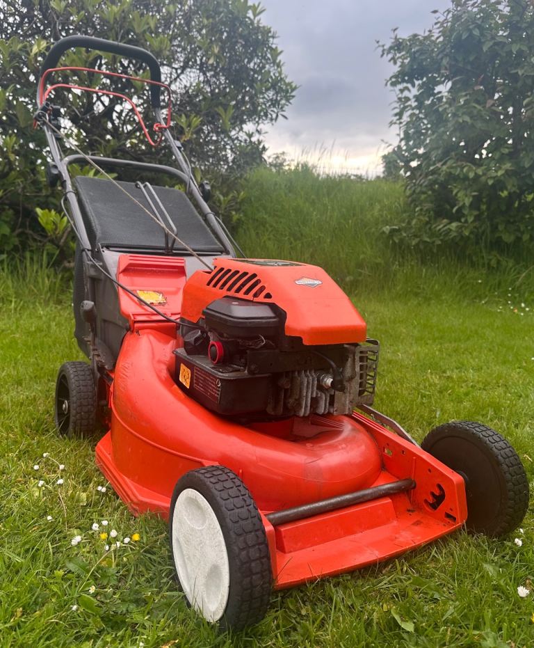 Husqvarna 18”cut petrol Selfdrive lawnmower poly deck won’t rust serviced sharpened Briggs mower