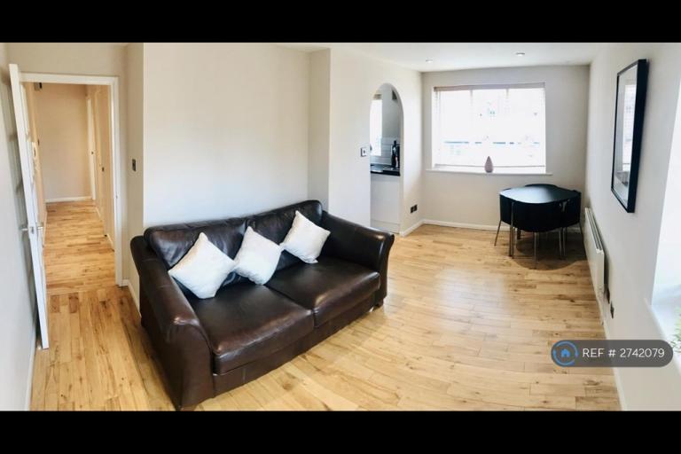 1 bedroom flat in John Maurice Close, London, SE17 (1 bed) (#2742079)