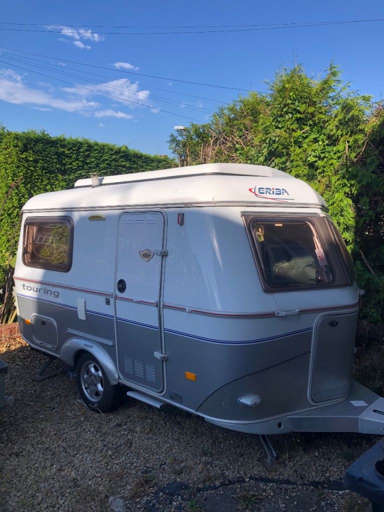 Eriba Familia 310GT 2005 with Mover & Air Awning