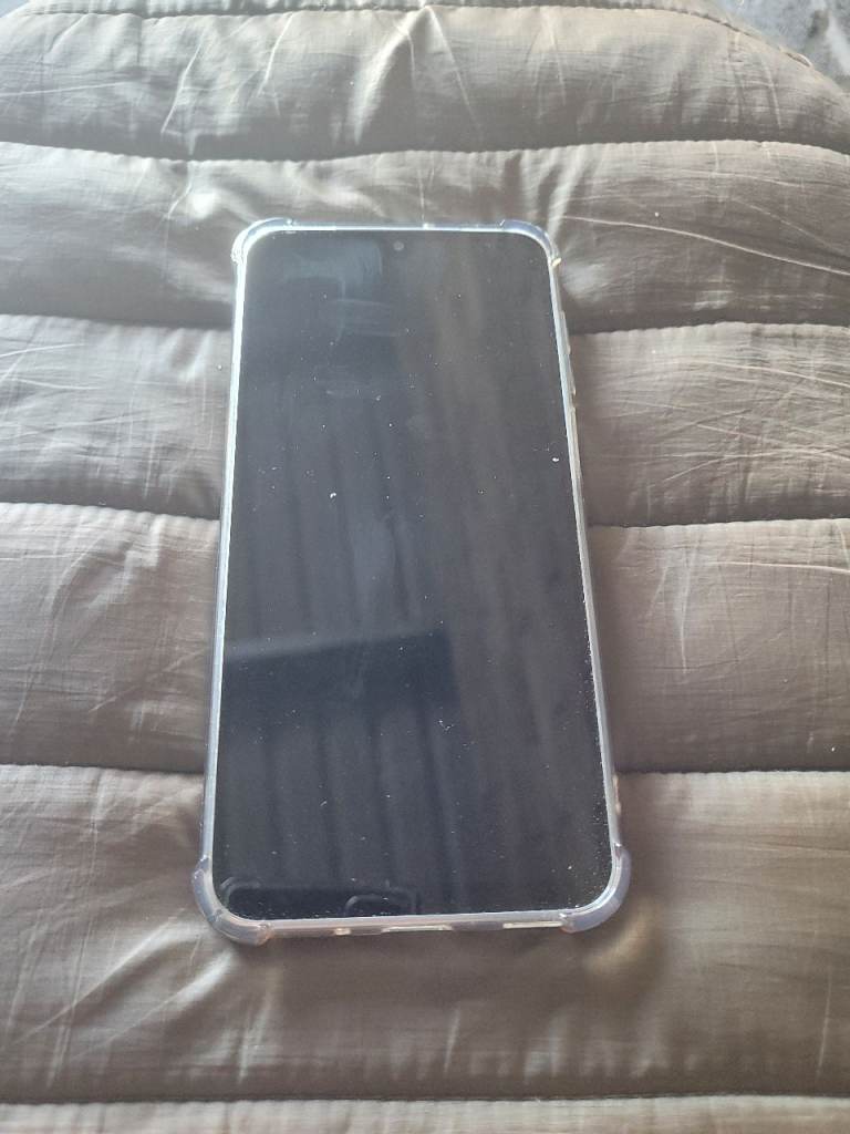 Smartphone with Clear Case – Good Condition