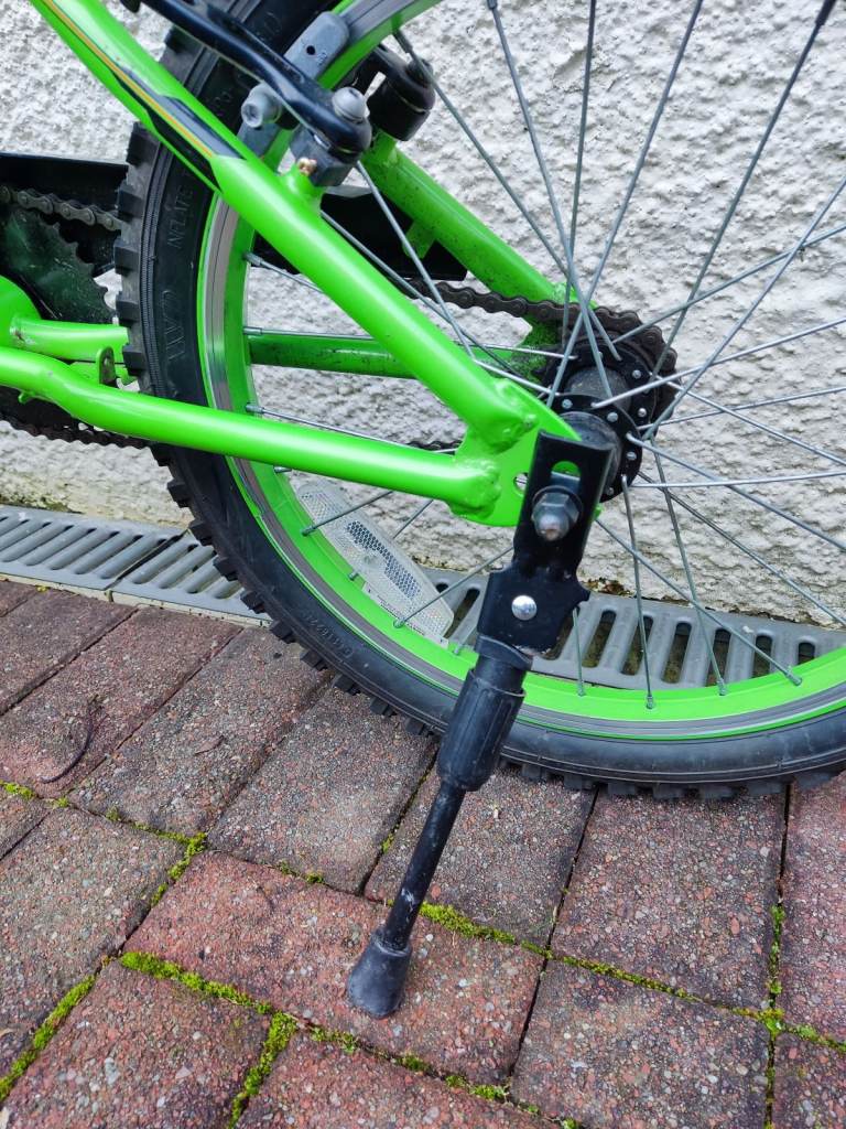 ==SOLD==Kids bike, 18 inch, green, ideal for 4 or 5 year old.