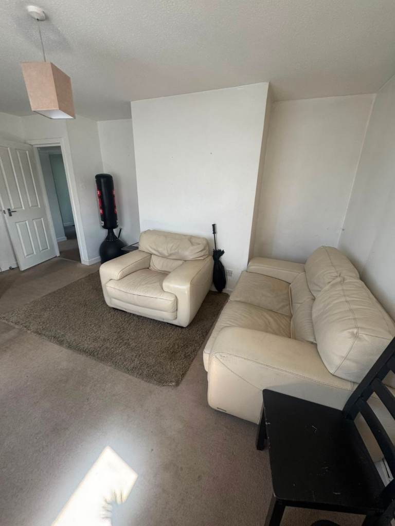 £800pcm - Immediately Available to Rent 2 Bed Flat in Motherwell