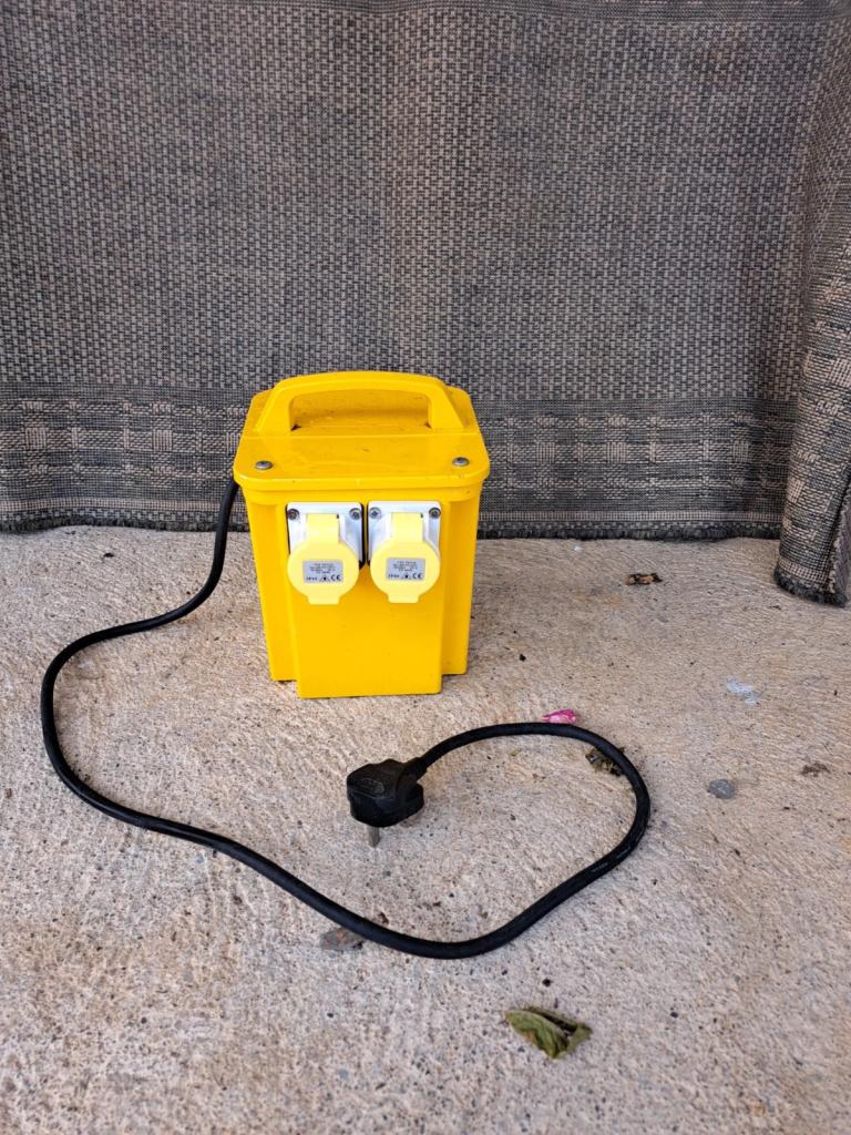F510 110V Transformer 3.0 kVA – Yellow, Good Condition