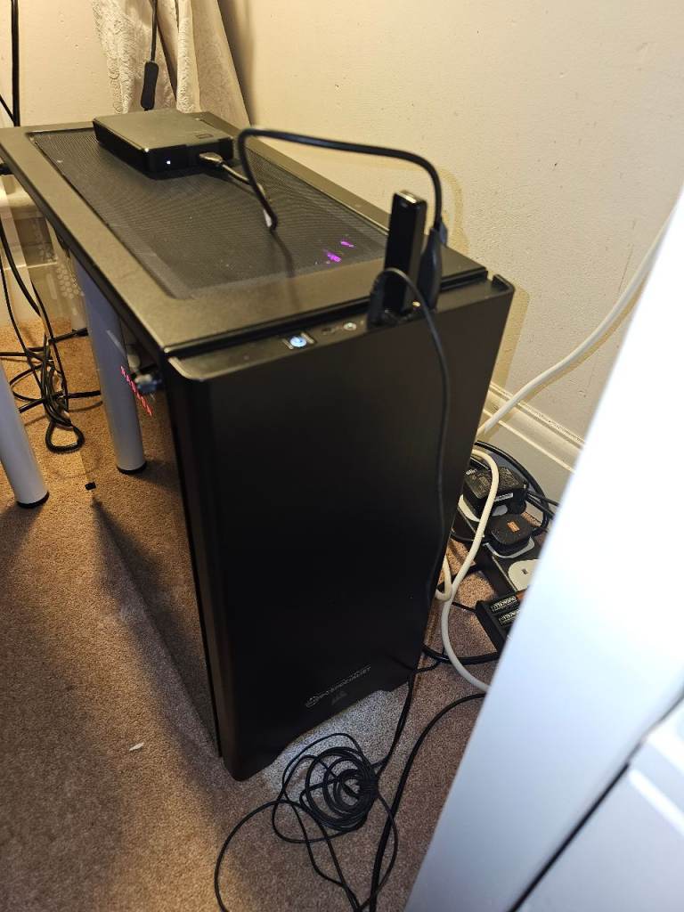 Gaming PC - Ryzen 7 2700X | 32GB RAM | Radeon VII 16GB