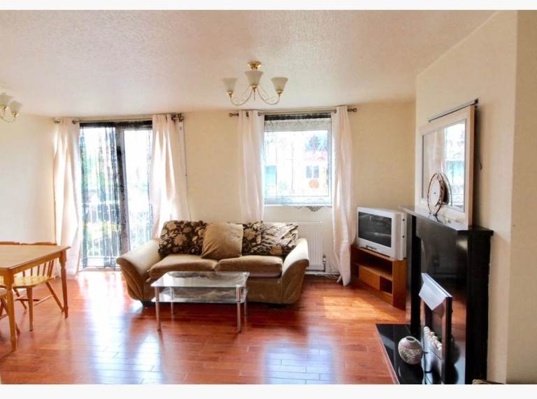 Entire House to let at the heart of city