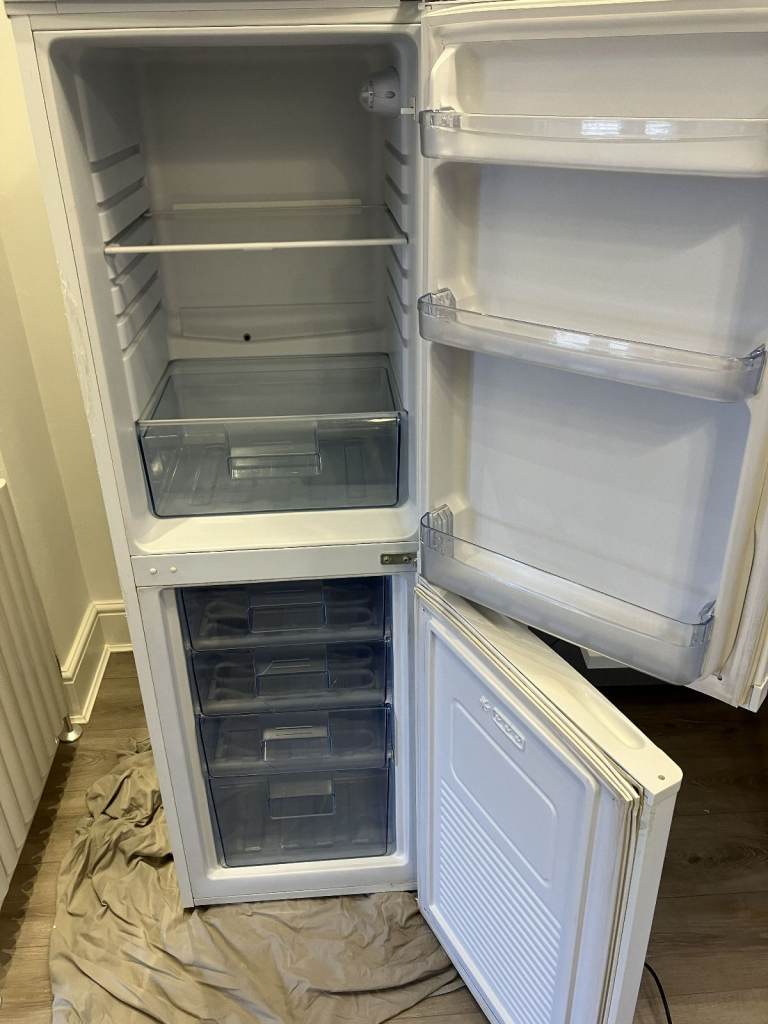 Amica FK1984 fridge/freezer refrigerator