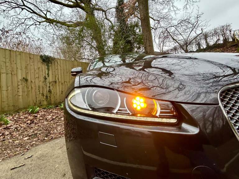 JAGUAR XF 3.0 d V6 240*LUXURY*ONLY73K-Xenons-Nav-BT&amp;Dab-LTHR**Stunning Example