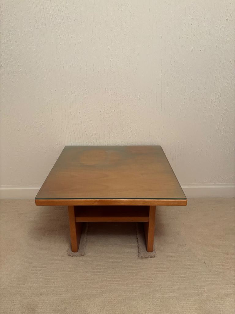 Coffee table with glass top - FREE