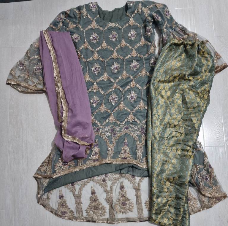 Women asian wedding clothes medium