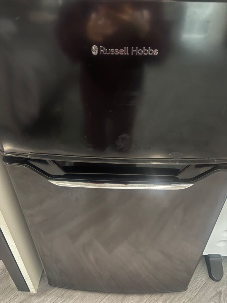Under counter fridge 