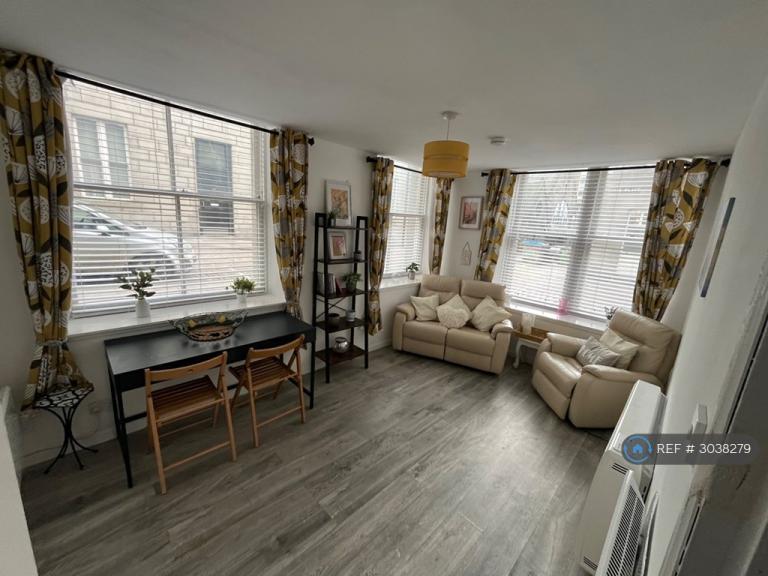 1 bedroom flat in Imperial House, Aberdeen, AB11 (1 bed) (#3038279)