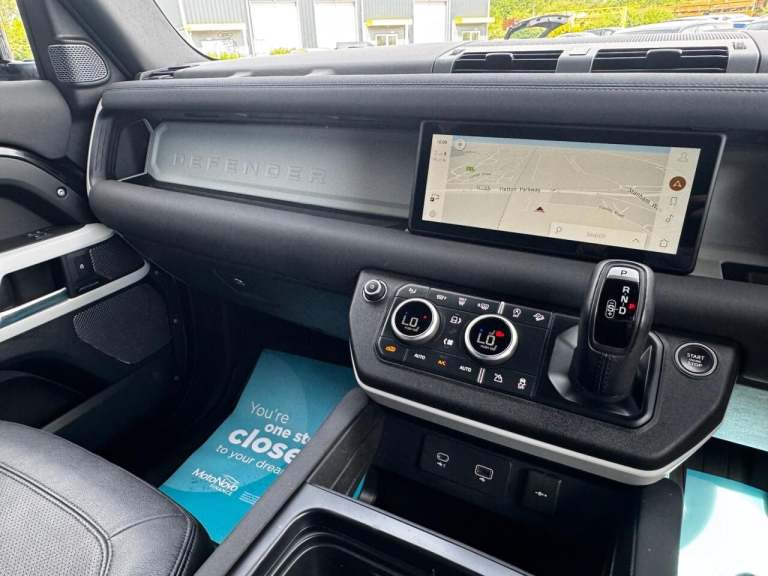 2023 Land Rover Defender 3.0 D250 Hard Top SE Auto PANEL VAN DIESEL Automatic