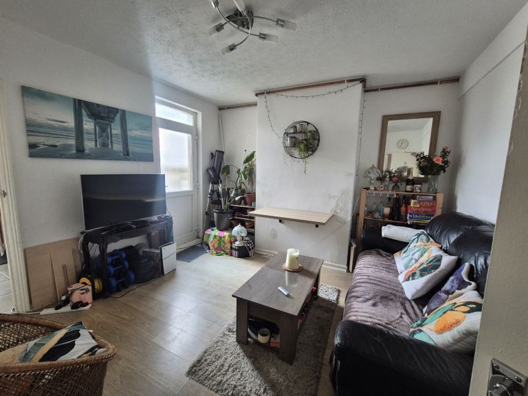 Double Room near Swindon Train Station