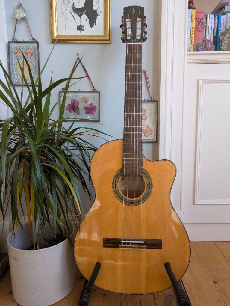Guitar - Alvarez CF6CE + pickup +nylon strings